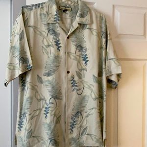 Tommy Bahama short sleeve casual shirt. 100% silk size Large cream and greens